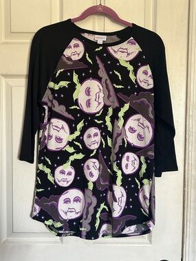 Lularoe moon and bats Randy tee size large
